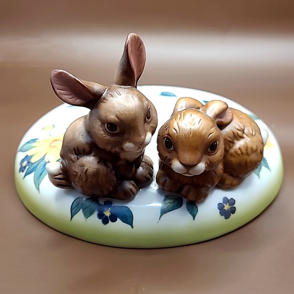 Goebel Easter bunny candle holder 4 an egg shape candle. Yellow candle included - Picture 1 of 10